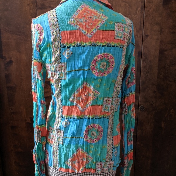 Essentials By Milano Button Down Top - Picture 2 of 3